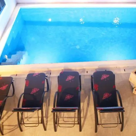Villa Filipetti With Heated Pool
