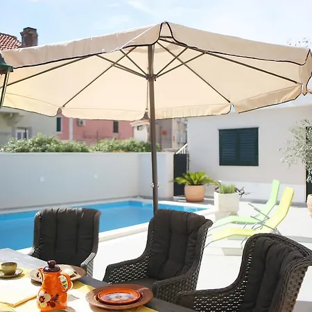 Filipetti With Heated Pool Villa
