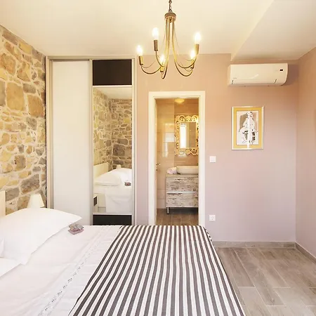 Filipetti With Heated Pool Villa *