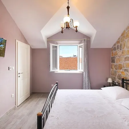 Filipetti With Heated Pool Villa