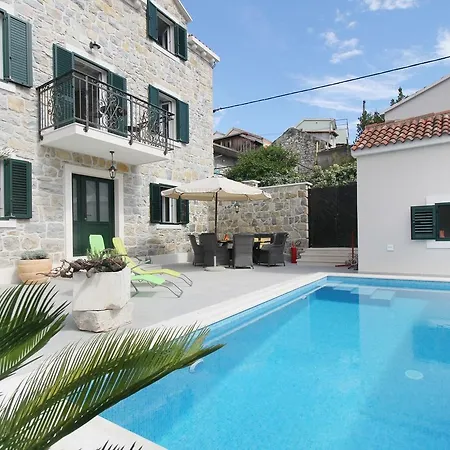 Filipetti With Heated Pool Villa Makarska