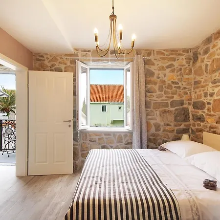 Filipetti With Heated Pool Villa