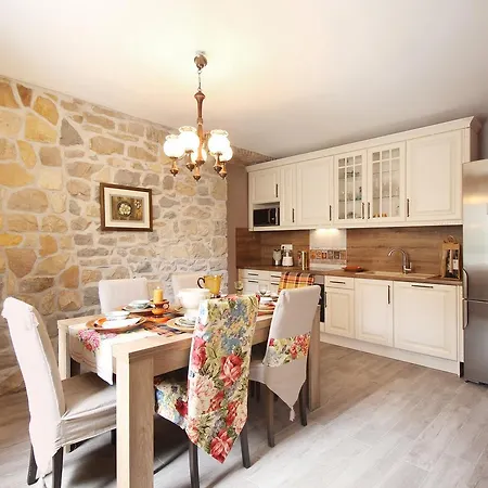 Villa Filipetti With Heated Pool Makarska